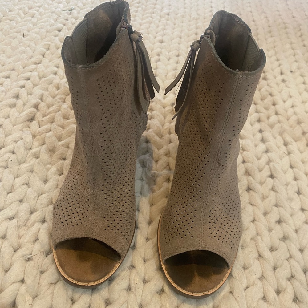 Toms Majorca peep toe bootie